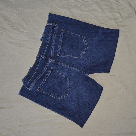 Old Navy Mid-Rise Boyfriend Jeans – Size 8 Petite #001 - Picture 6 of 7